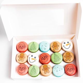 Vánoční makronkové krabičky jsou tady! 🎁✨ Na obou našich prodejnách od pondělí 8.12. najdete makronky s vánočními motivy i...