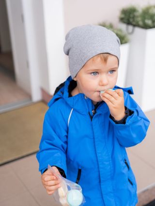 Nezáleží na věku. Když je to láska na první kousnutí 🍬✨ Makronkový moment, který zahřeje u srdce🤍💙 Foto:...